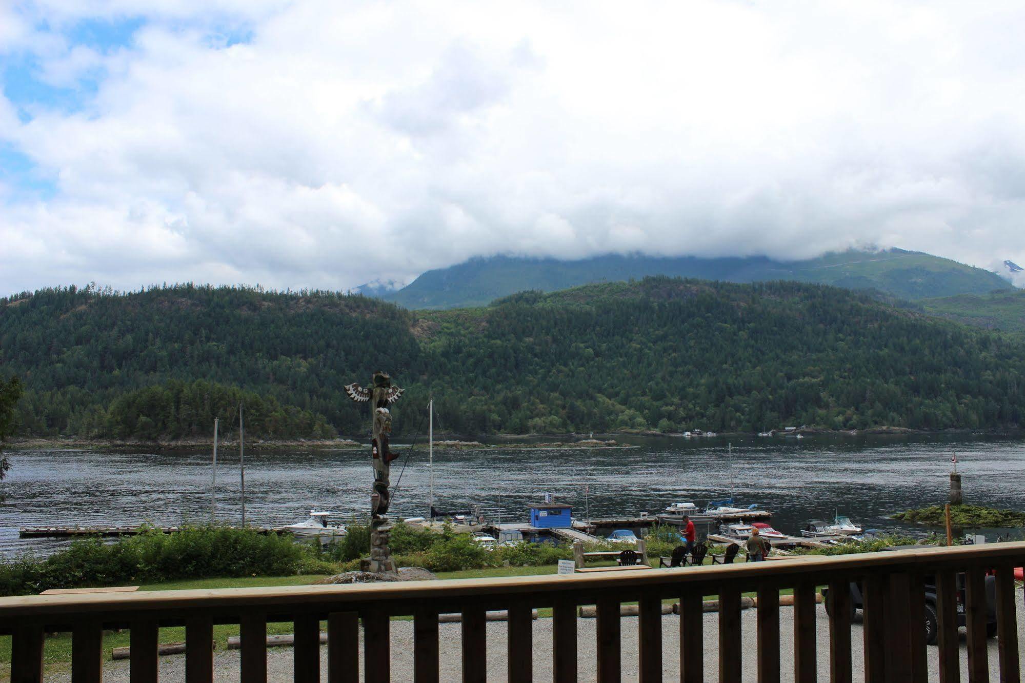 Backeddy Resort And Marina Egmont Exterior foto